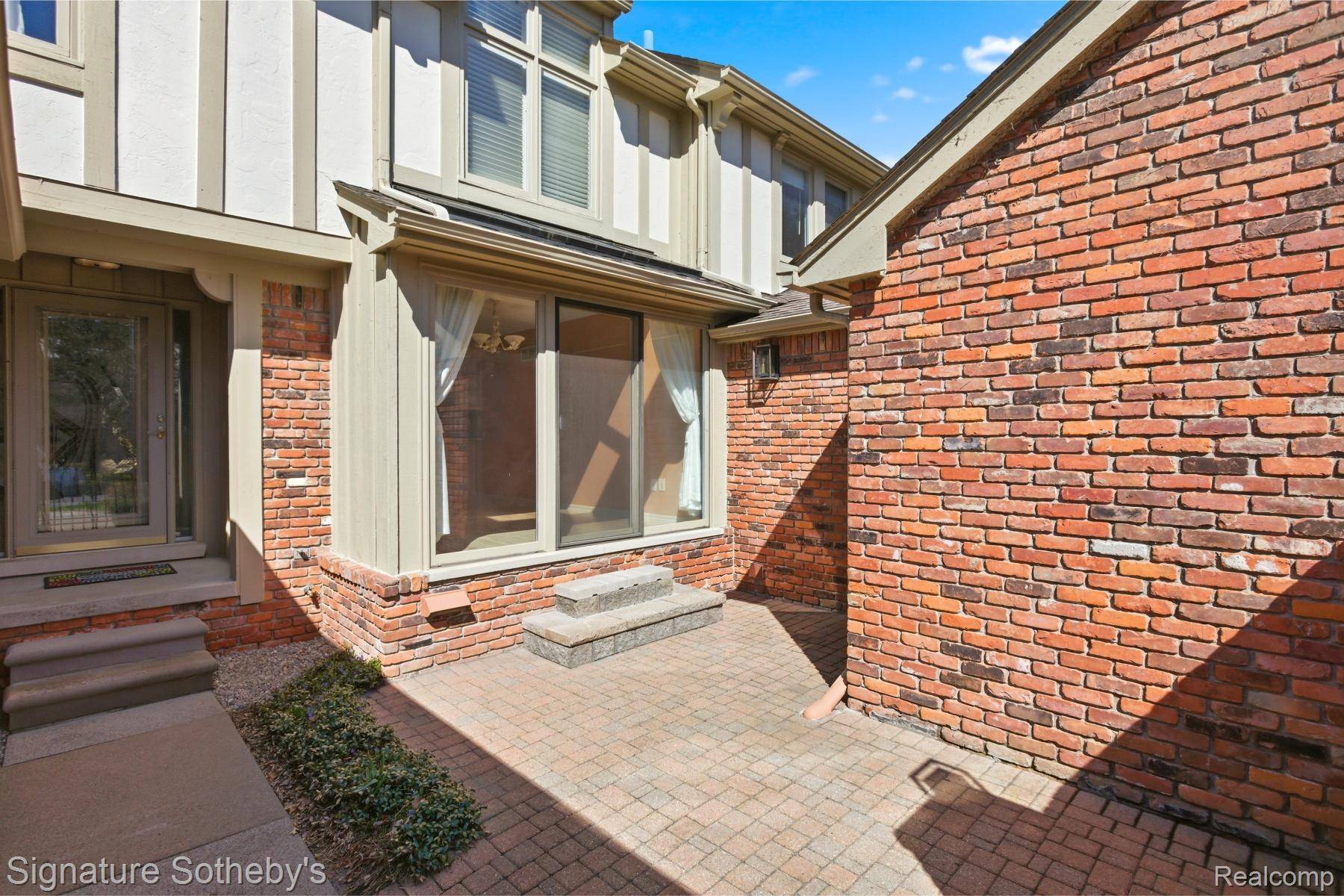 24122 Bingham Pointe DR #24, Bingham Farms Village, MI 48025