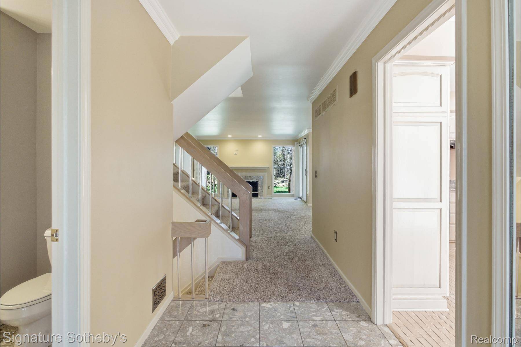 24122 Bingham Pointe DR #24, Bingham Farms Village, MI 48025