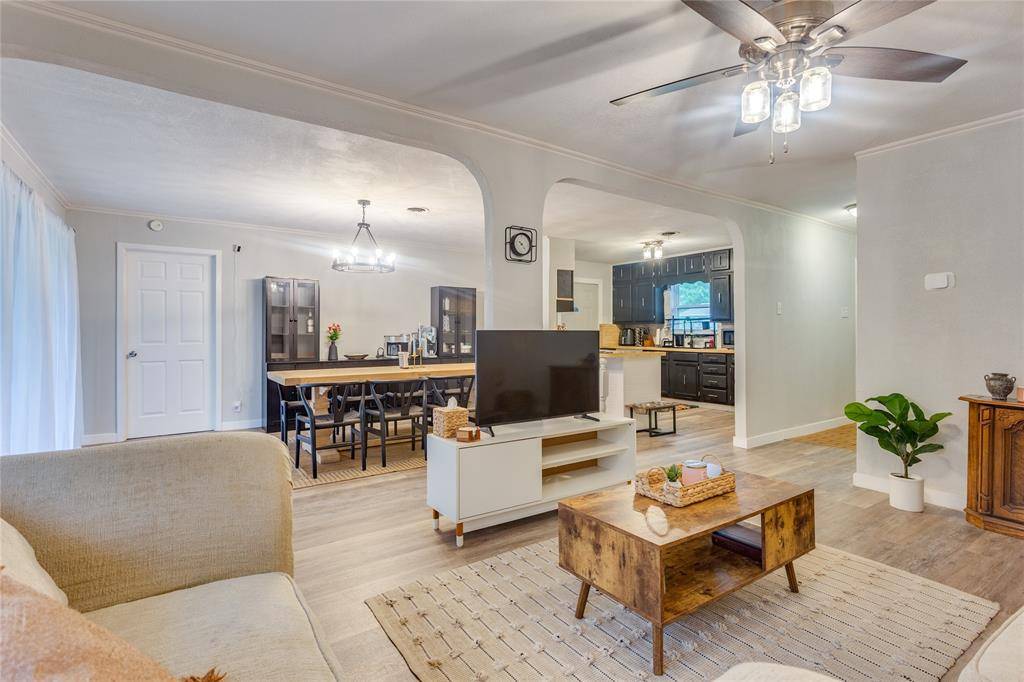 2012 Bradford Drive, Arlington, TX 76010