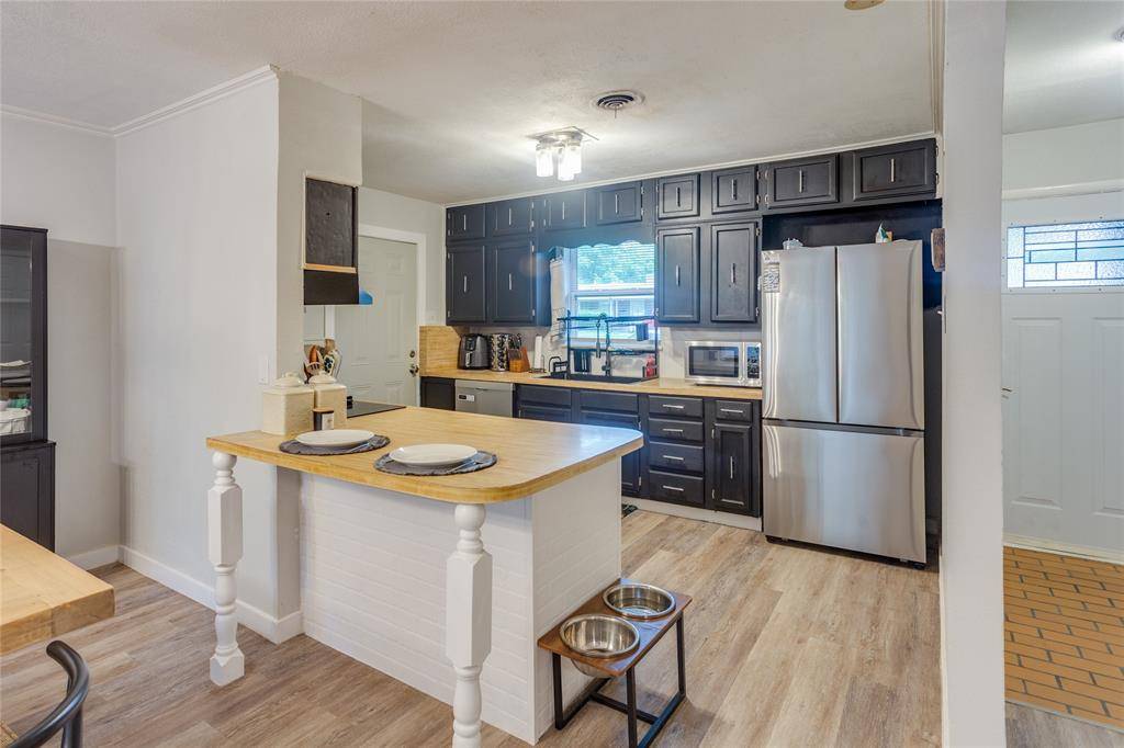 2012 Bradford Drive, Arlington, TX 76010