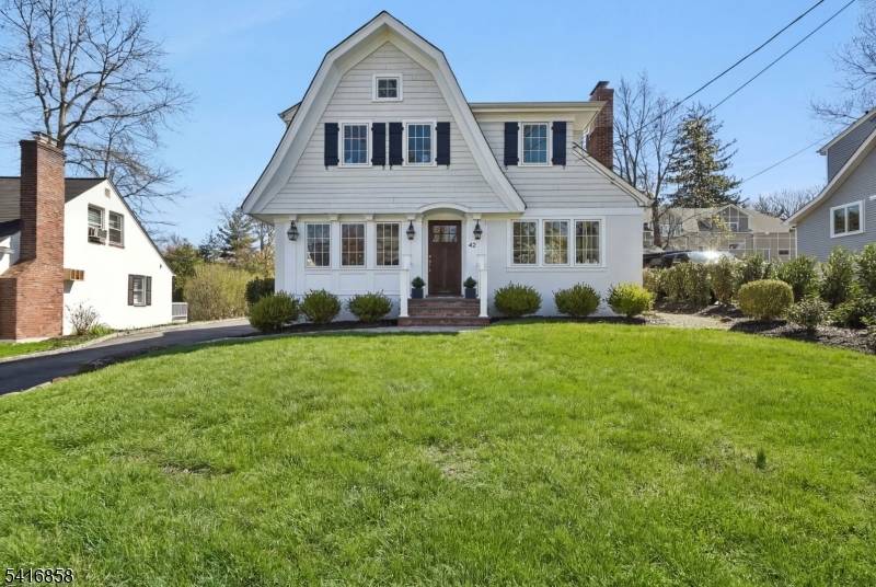 42 Locust Dr, Summit City, NJ 07901