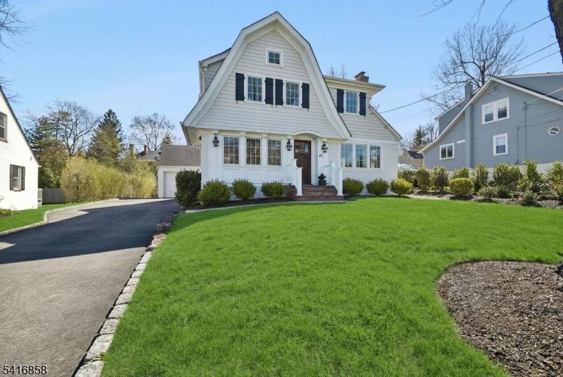 42 Locust Dr, Summit City, NJ 07901