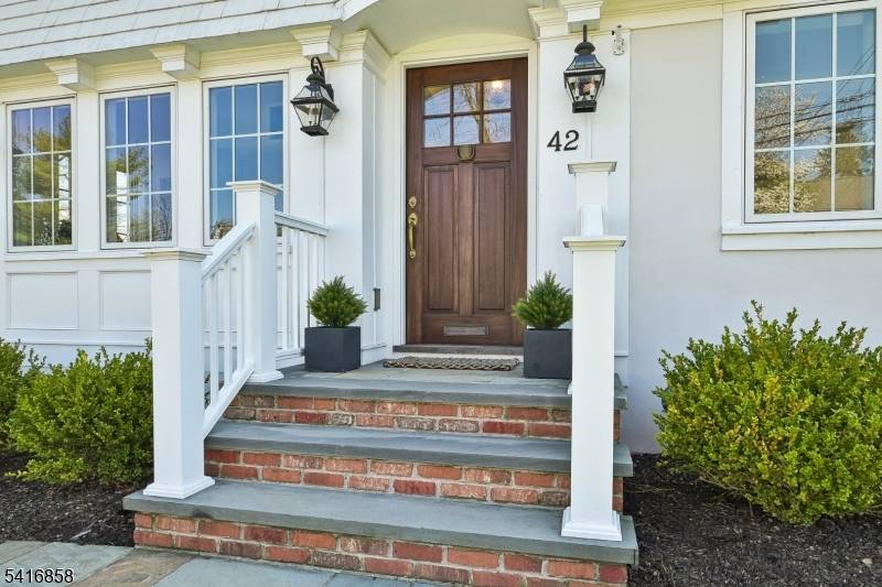 42 Locust Dr, Summit City, NJ 07901