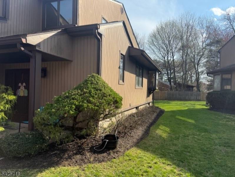 24 Ponds Cir., Wayne Twp., NJ 07470