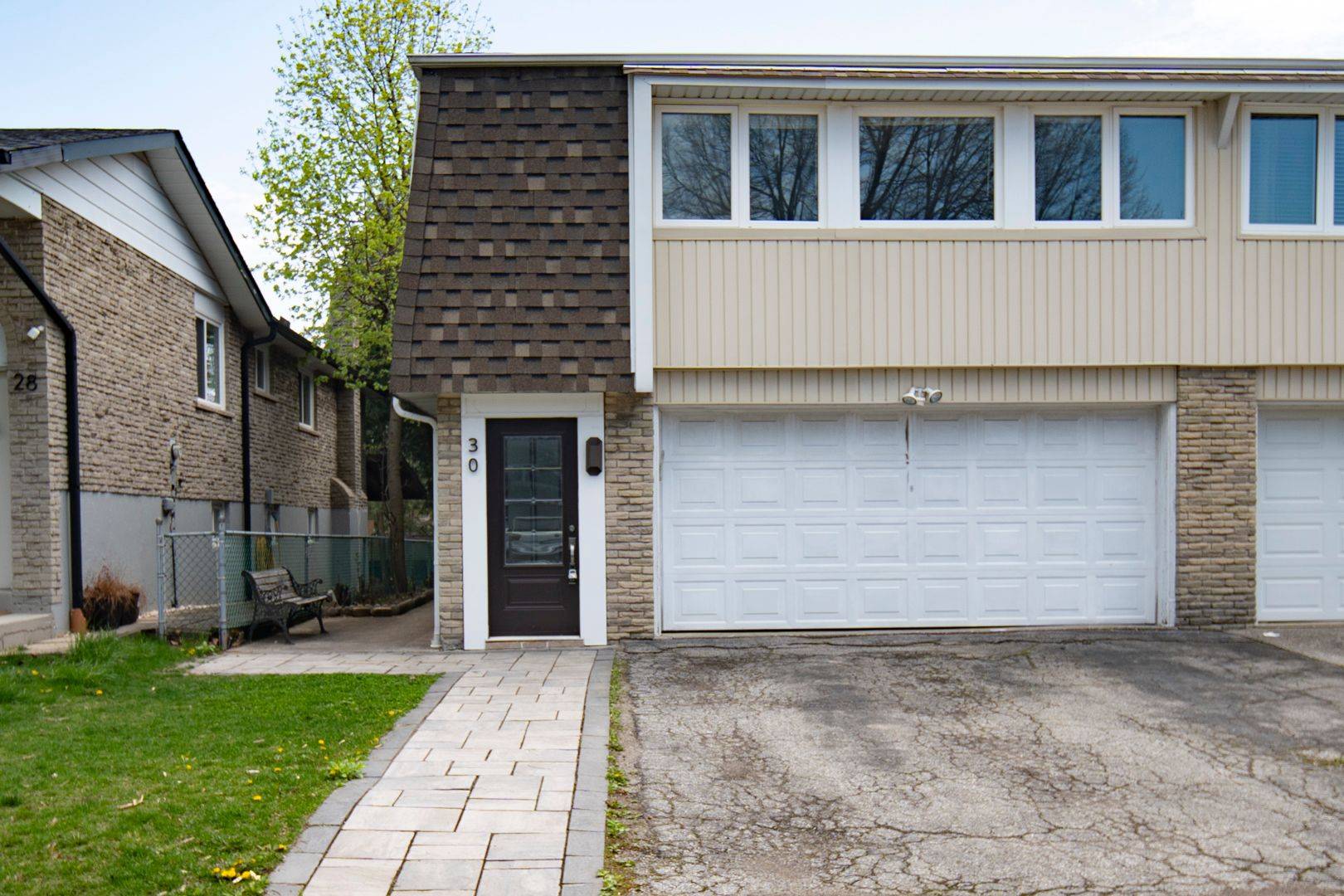 30 Orsett ST #Main Fl, Oakville, ON L6H 2N9