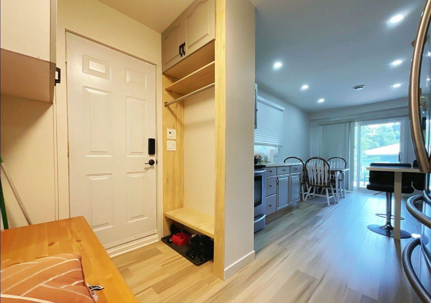 30 Orsett ST #Main Fl, Oakville, ON L6H 2N9