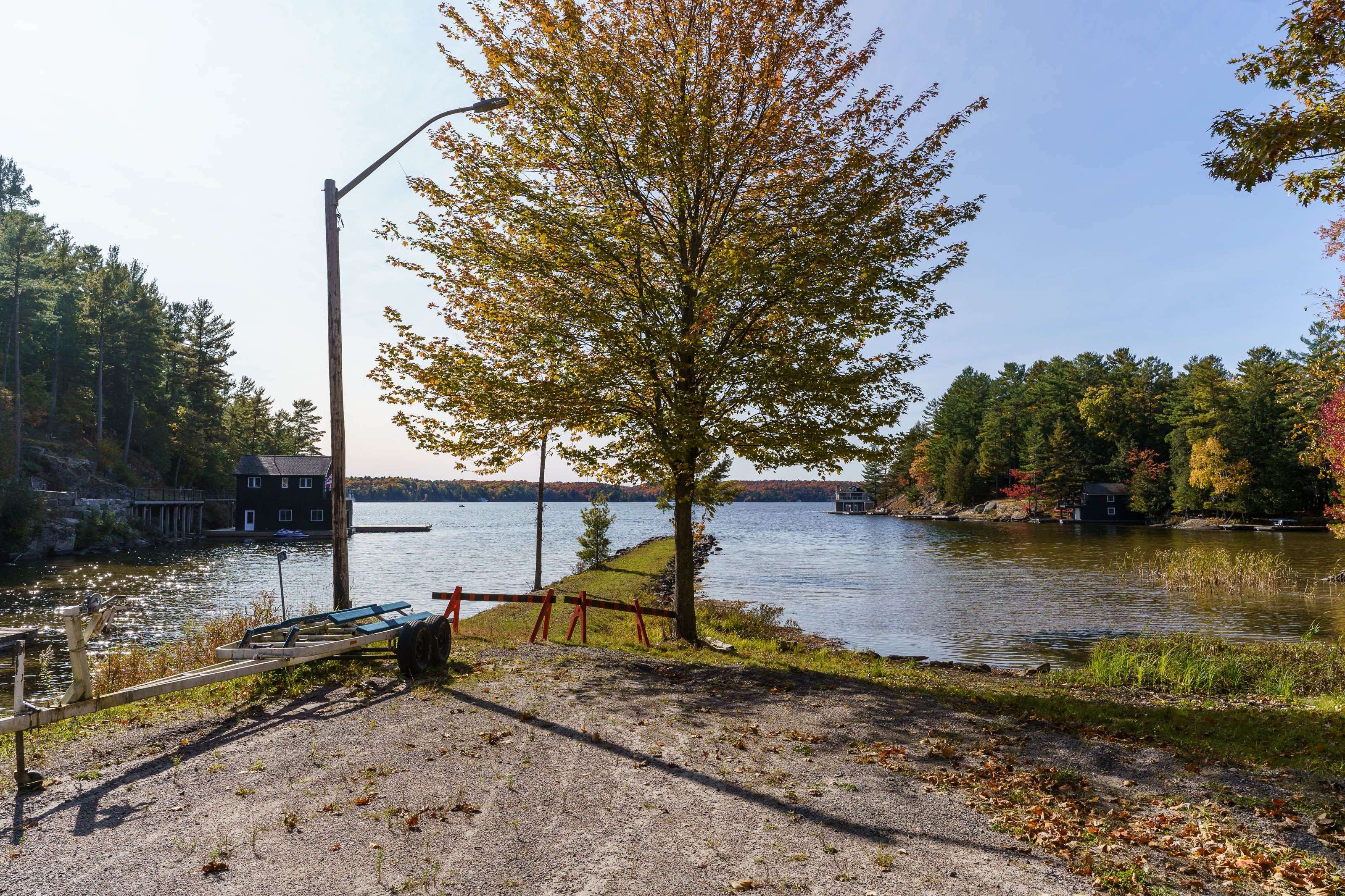 1361 Rosseau Lake 2 RD, Muskoka Lakes, ON P0B 1M0