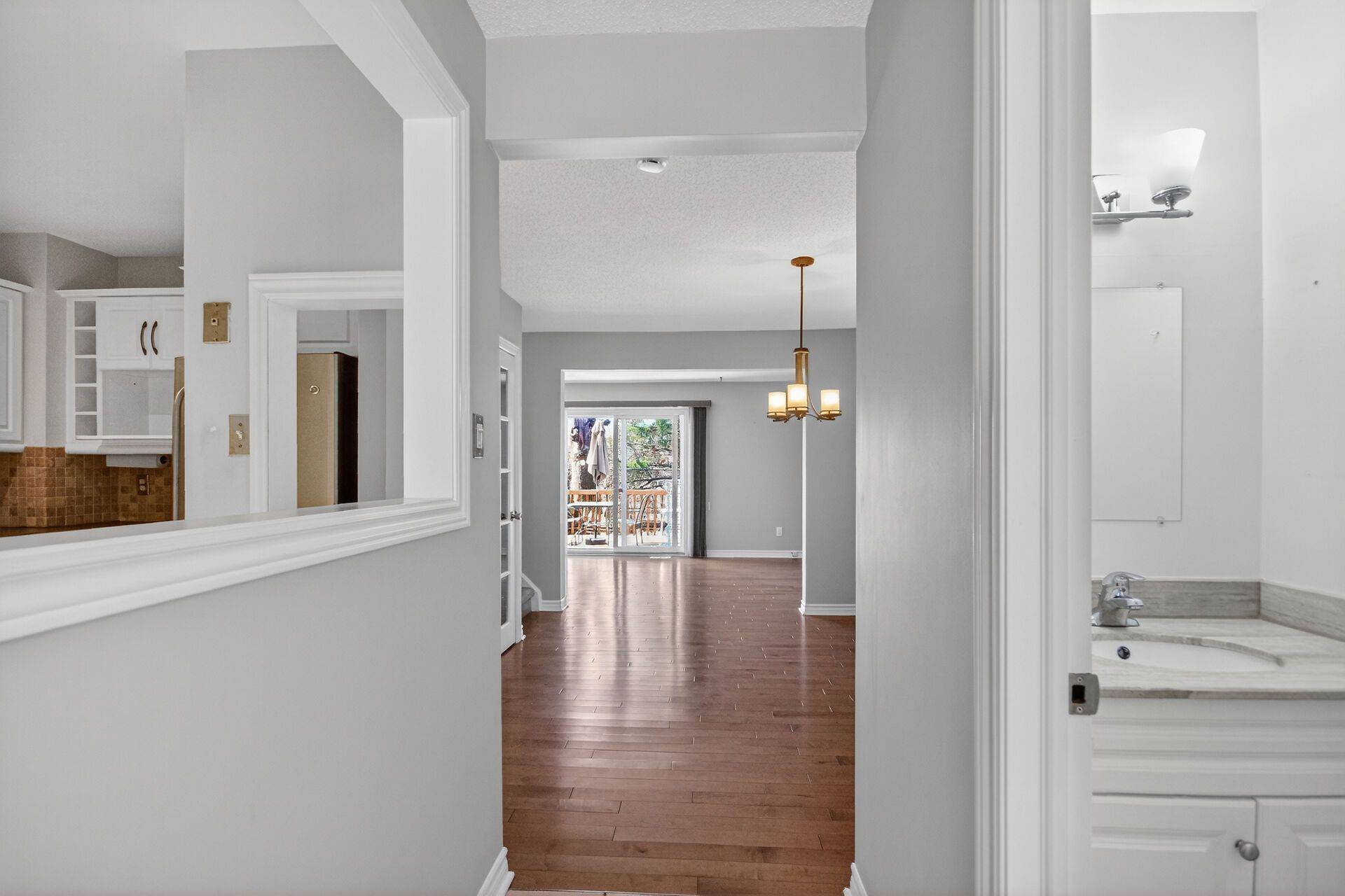 47 Sunridge LN #10, Barrhaven, ON K2J 2N9