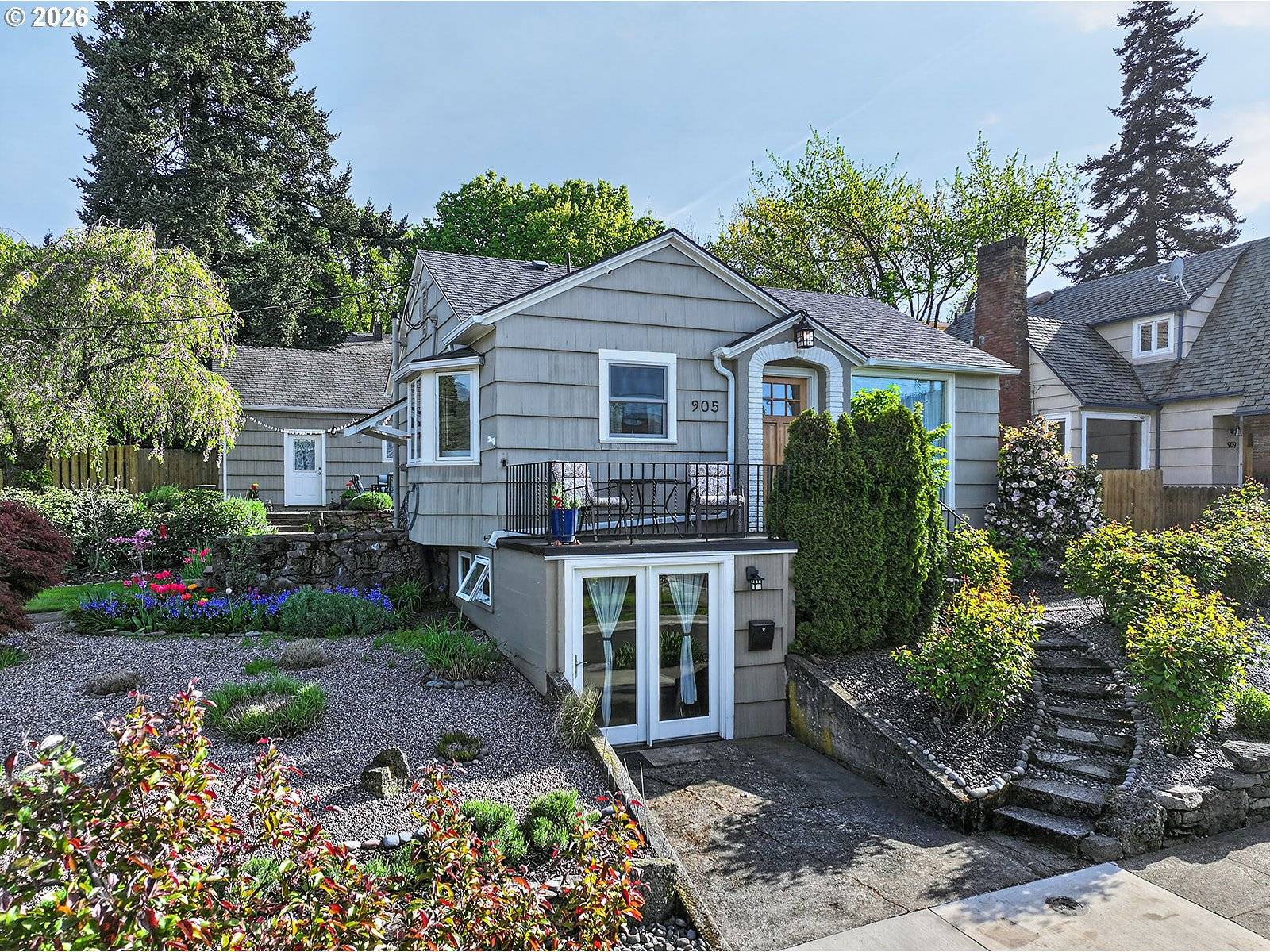 905 COLUMBIA ST, Hood River, OR 97031