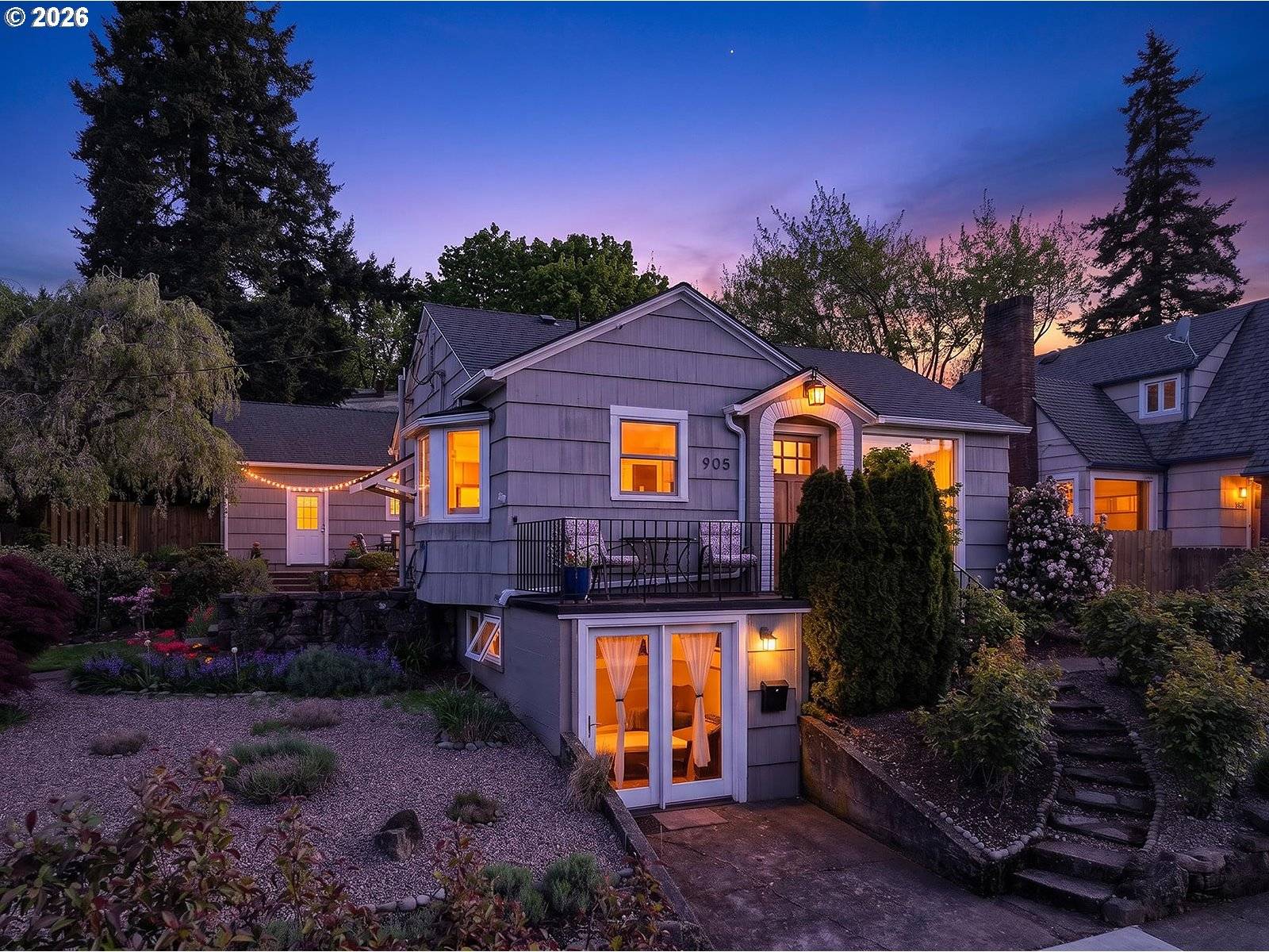 905 COLUMBIA ST, Hood River, OR 97031