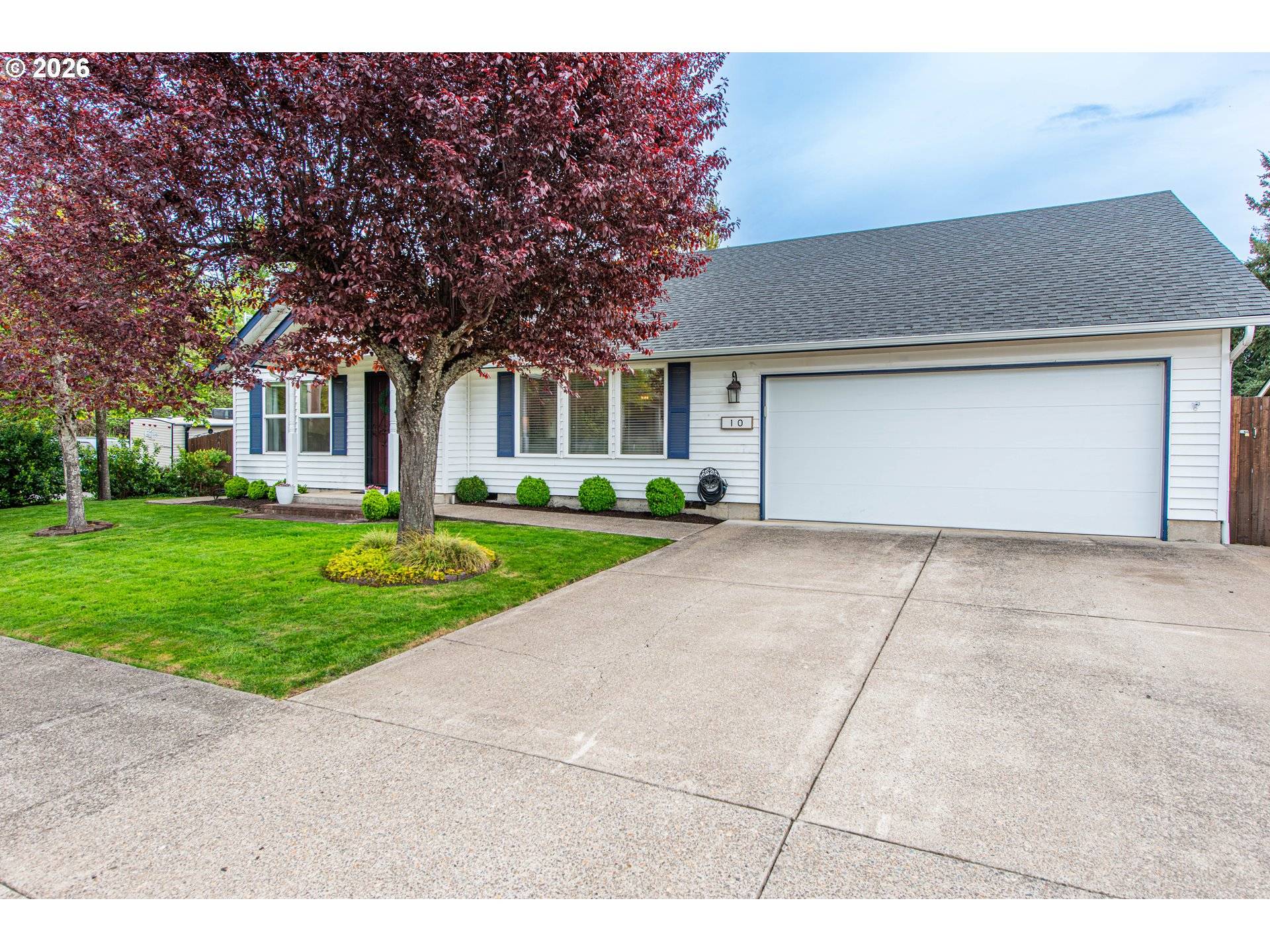 10 DAVIS PL, Cottage Grove, OR 97424