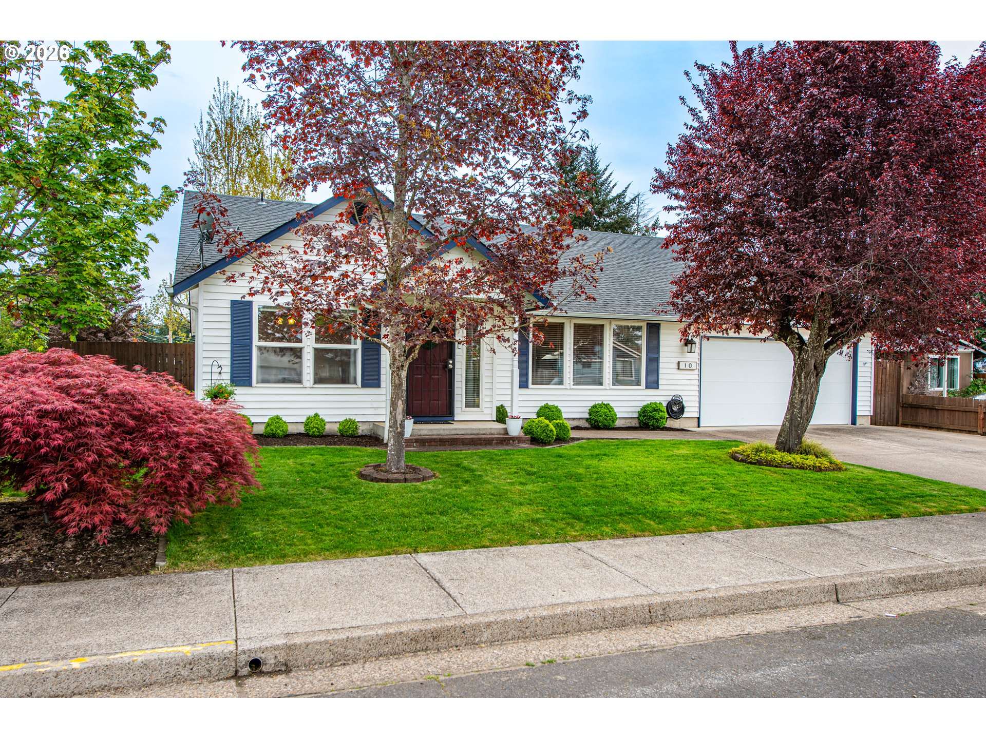 10 DAVIS PL, Cottage Grove, OR 97424