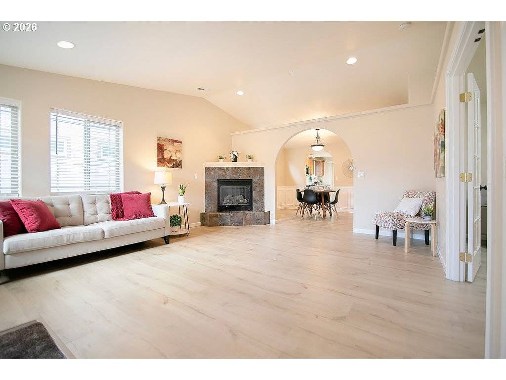 18 WILLOW POINTE LOOP, Longview, WA 98632