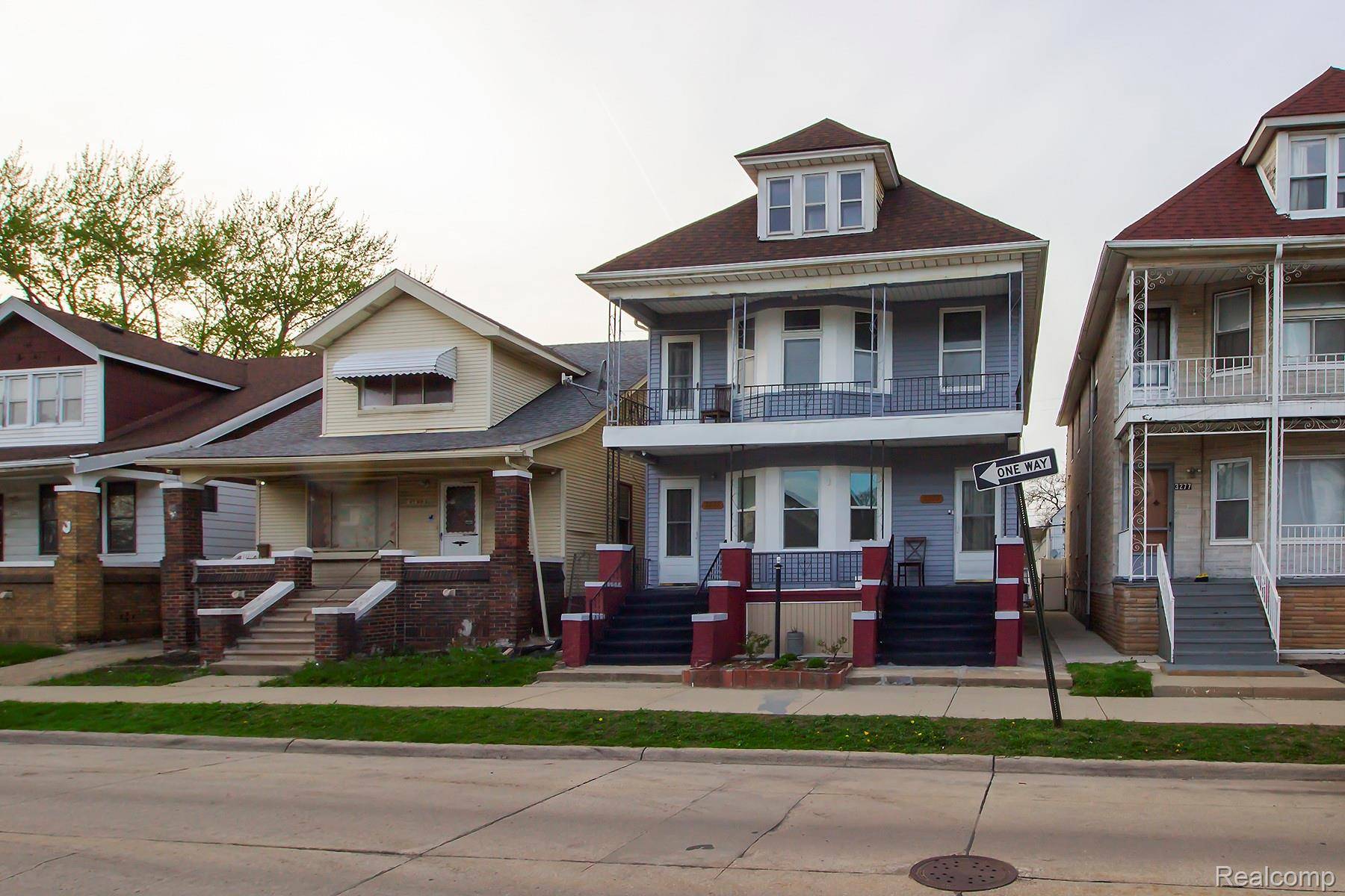 3273 Yemans ST, Hamtramck, MI 48212