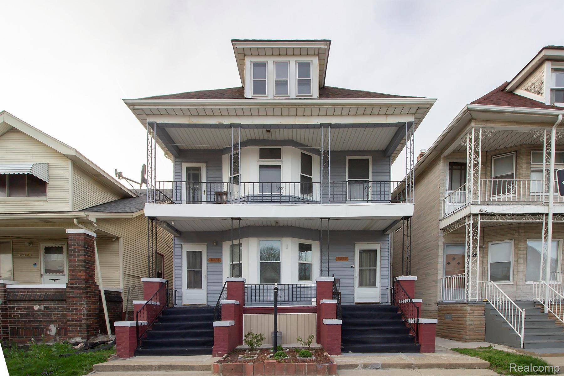 3273 Yemans ST, Hamtramck, MI 48212