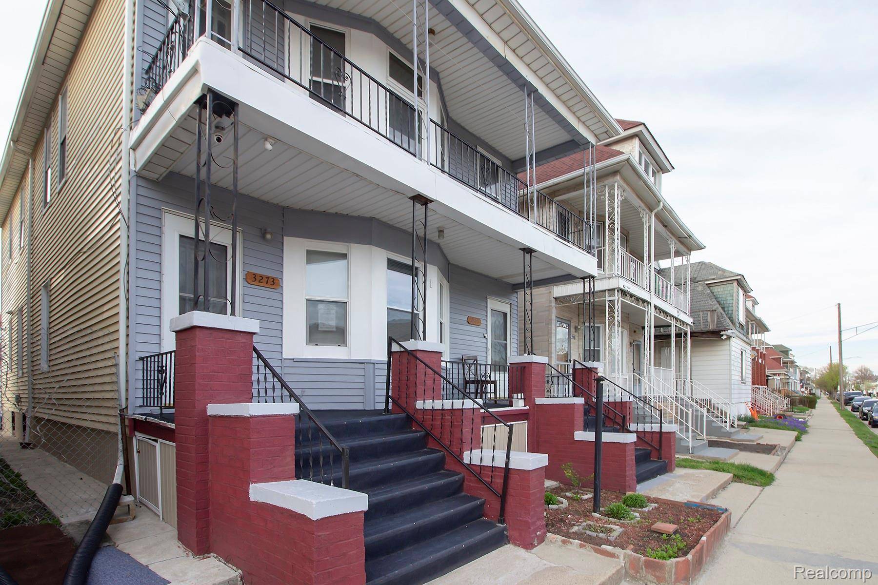 3273 Yemans ST, Hamtramck, MI 48212