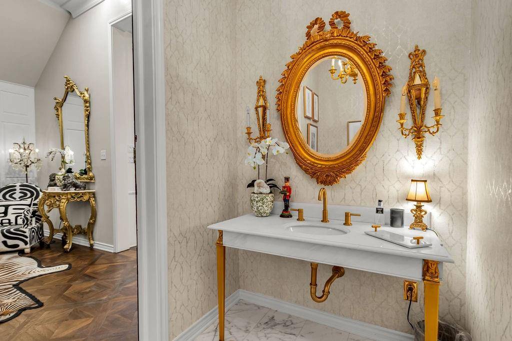 3802 S Versailles Avenue, Dallas, TX 75209