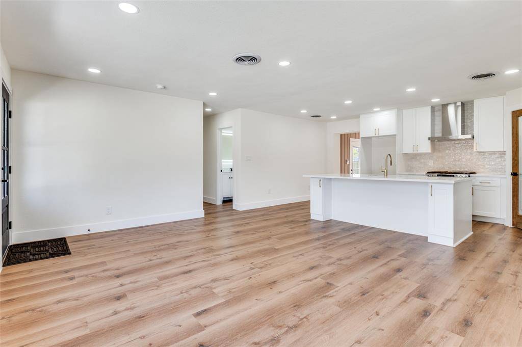 1542 W 5th Street, Irving, TX 75060