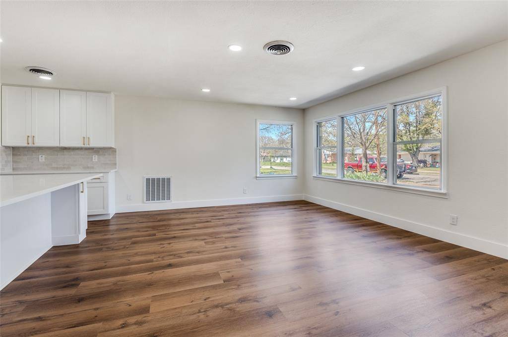 1542 W 5th Street, Irving, TX 75060