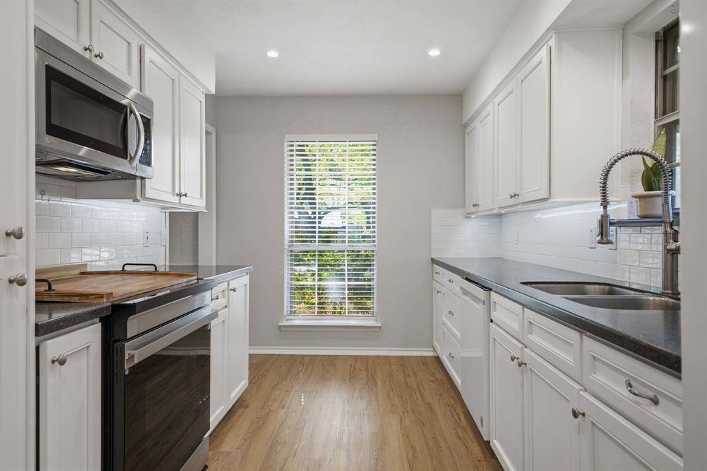 1607 Little Creek Drive, Waxahachie, TX 75165