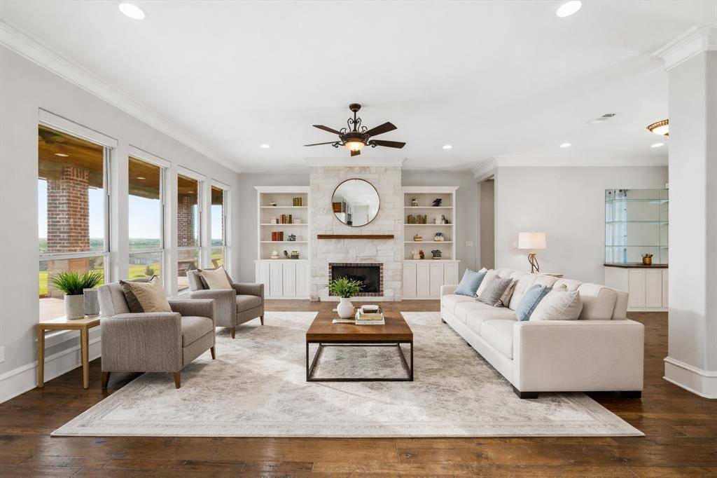 110 Eagles Roost Circle, Ennis, TX 75119