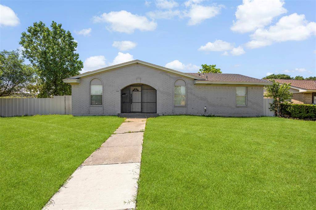 5848 Keeneland Parkway, Dallas, TX 75211