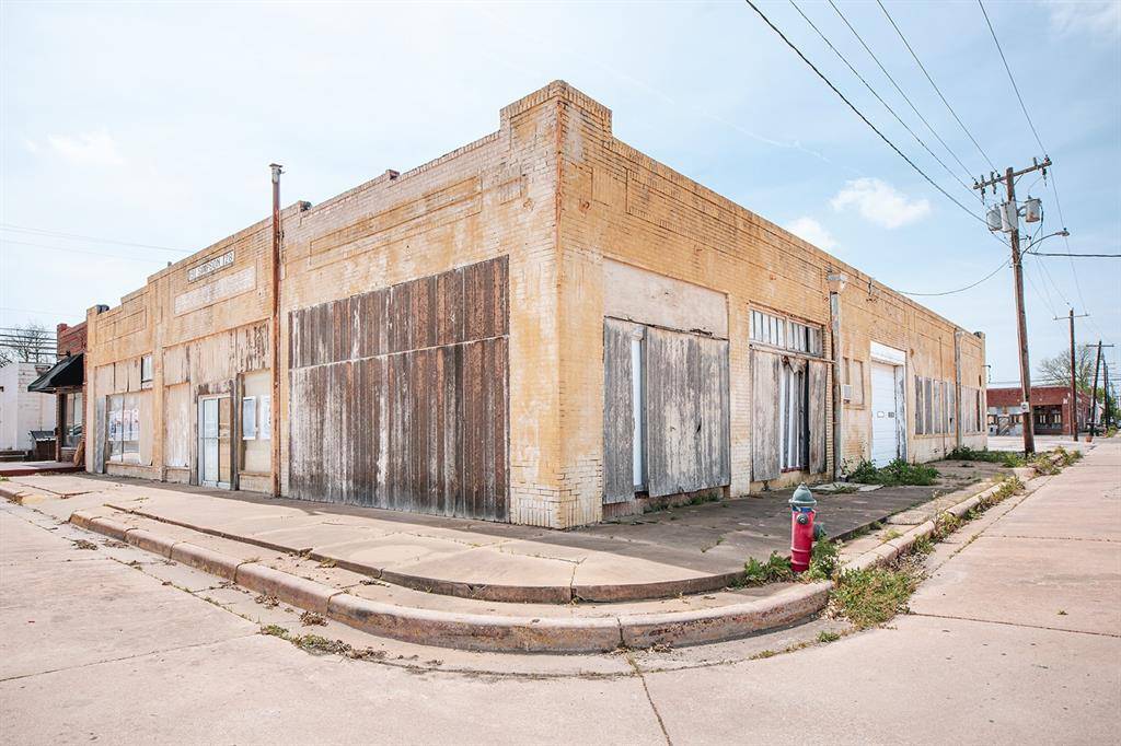 213 N Blackburn Street, Brady, TX 76825