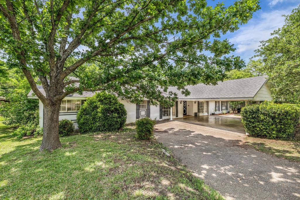 1208 Knotty Oaks Drive, Woodway, TX 76712