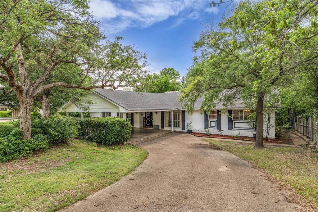 1208 Knotty Oaks Drive, Woodway, TX 76712