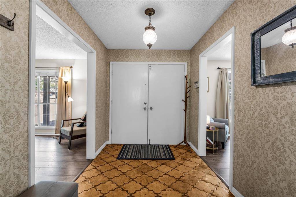 1208 Knotty Oaks Drive, Woodway, TX 76712