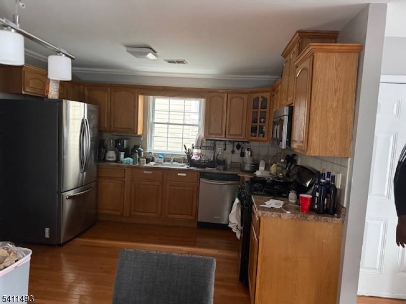 949 Olive St, Elizabeth City, NJ 07201