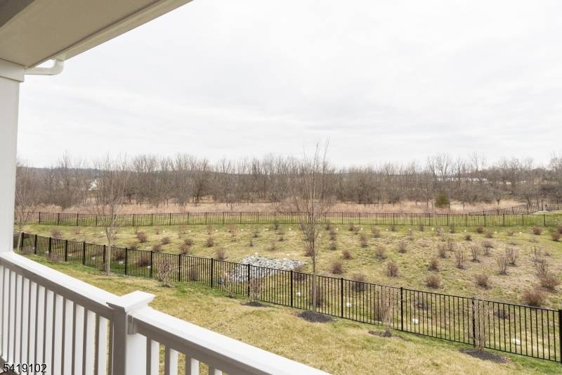 18 Sparrowhawk St, Washington Twp., NJ 07882