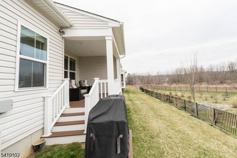 18 Sparrowhawk St, Washington Twp., NJ 07882