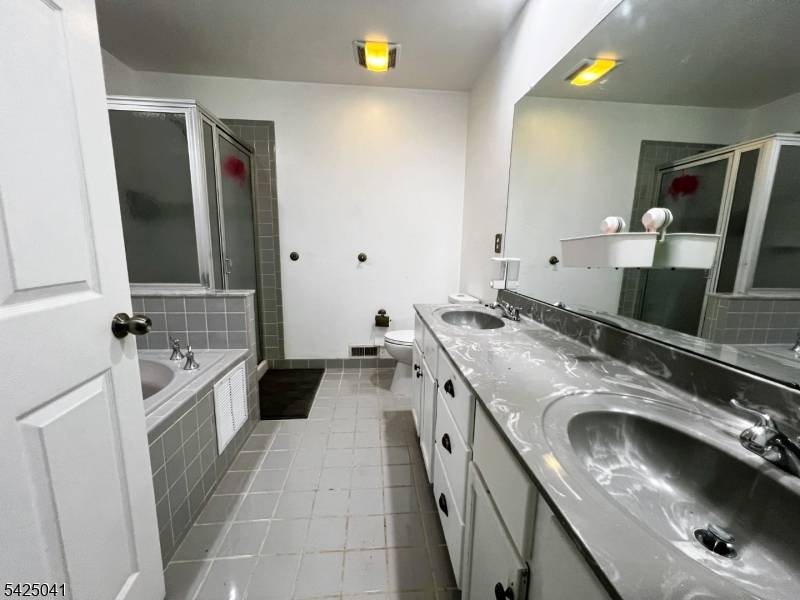 205 Crown Point Rd, Parsippany-troy Hills Twp., NJ 07054