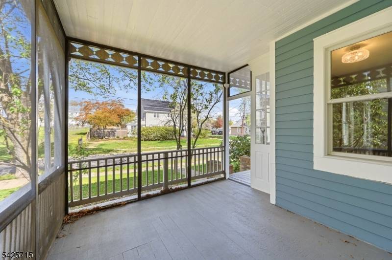 15 Maple Ave, Newton Town, NJ 07860