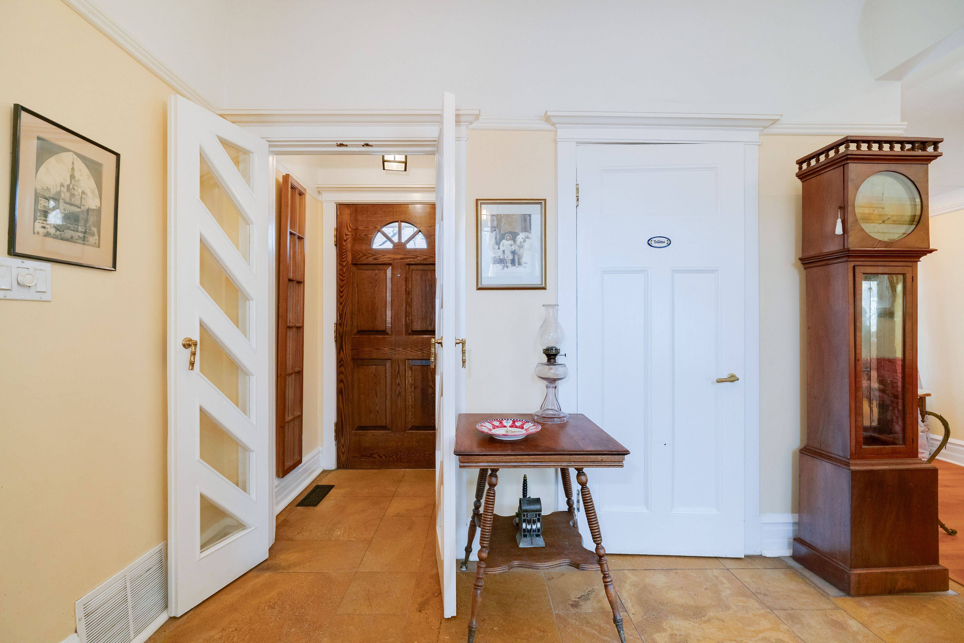 56 Poplar Plains RD, Toronto C02, ON M4V 2M8