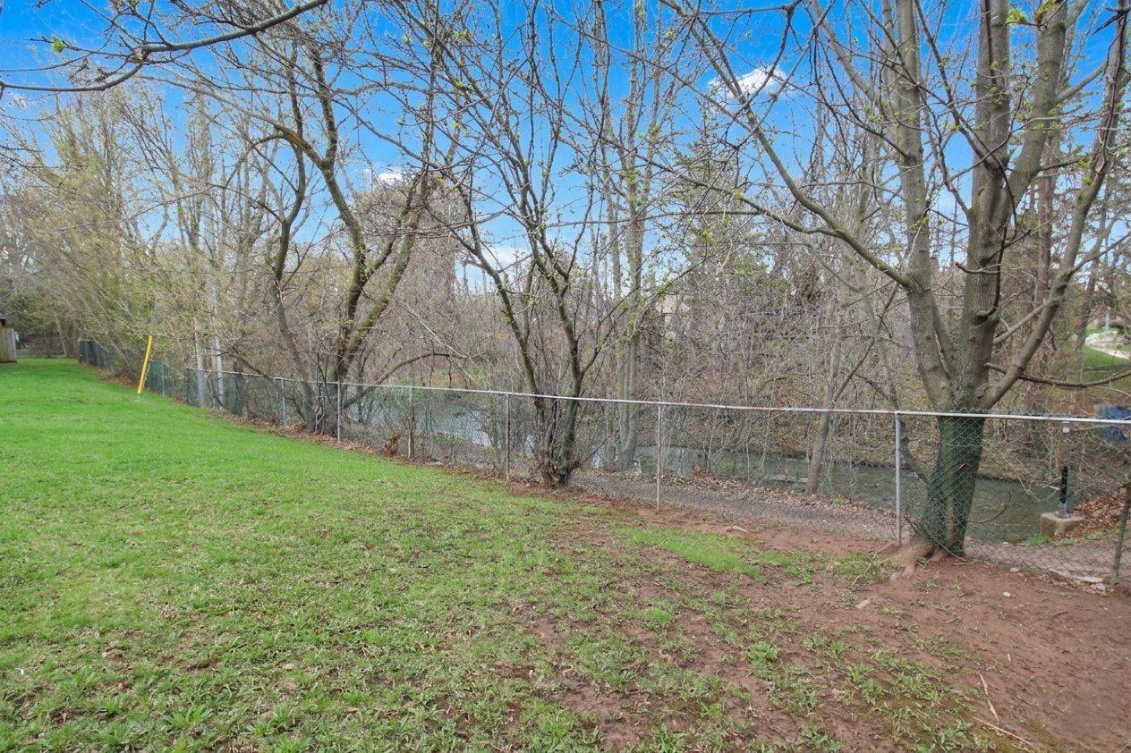 5095 Pinedale AVE #106, Burlington, ON L7L 5K3