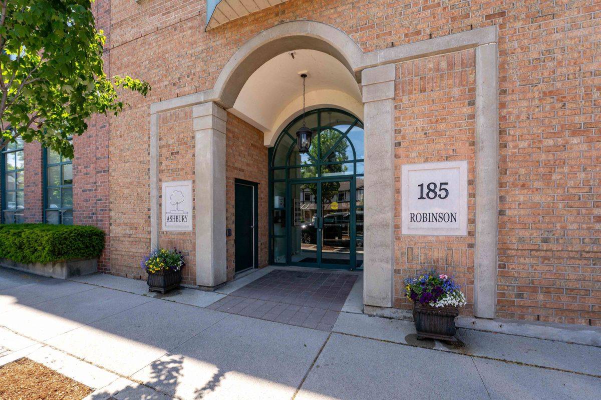 185 Robinson ST #315, Oakville, ON L6J 7P6