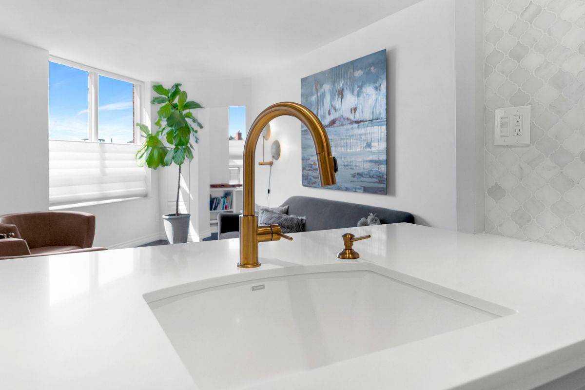 185 Robinson ST #315, Oakville, ON L6J 7P6