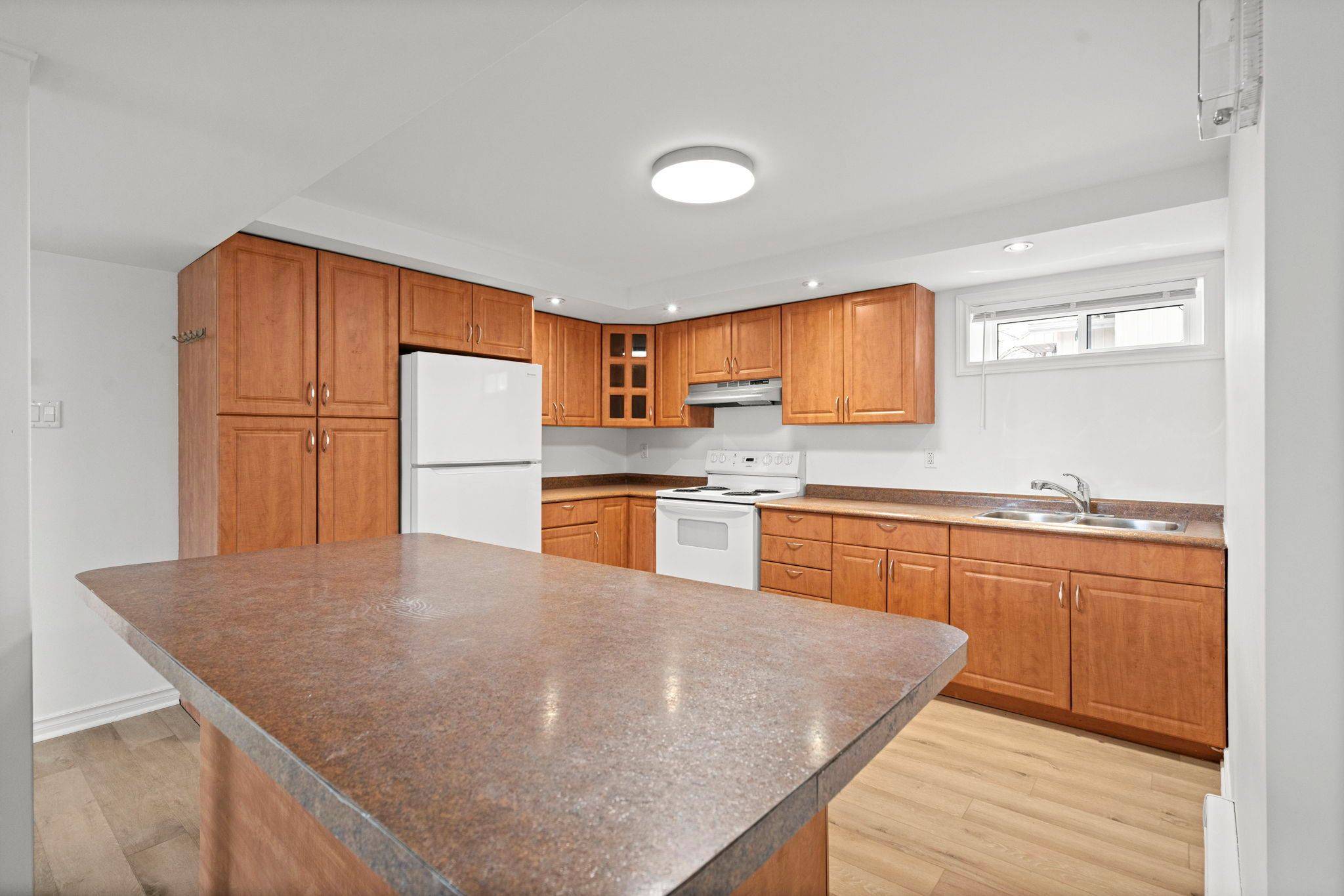 1 Steel ST #B, Beacon Hill North - South And Area, ON K1J 6R6