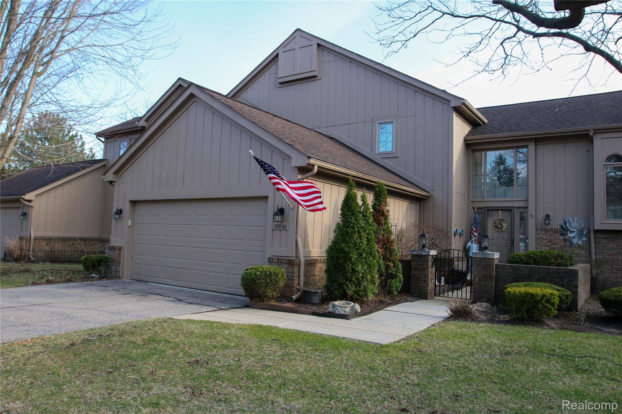 37860 N Laurel Park DR, Livonia, MI 48152