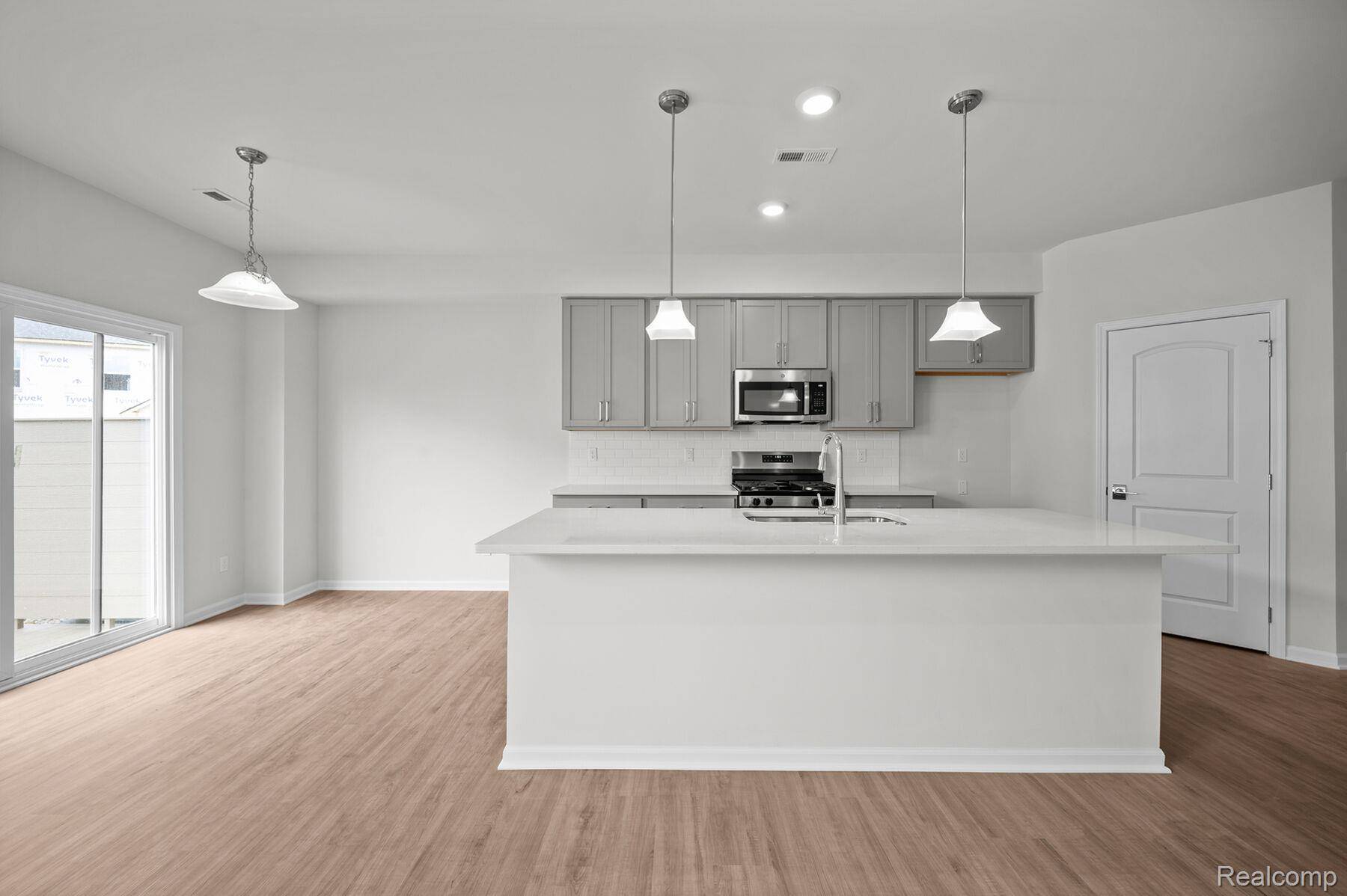 2405 Saltsprings Drive LN, Saline, MI 48176