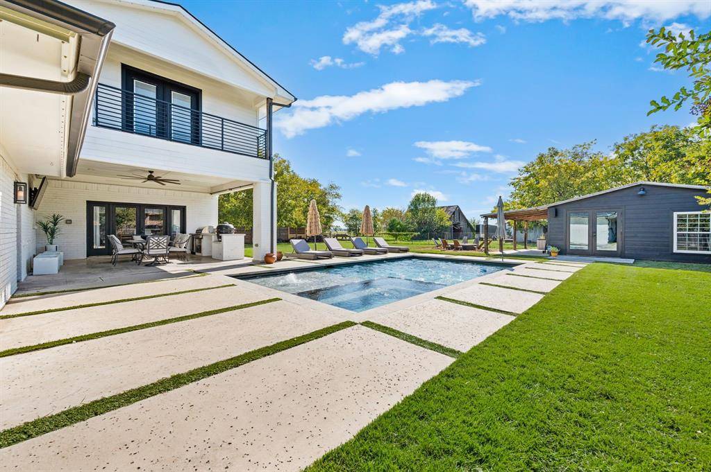 504 Main Street, Roanoke, TX 76262