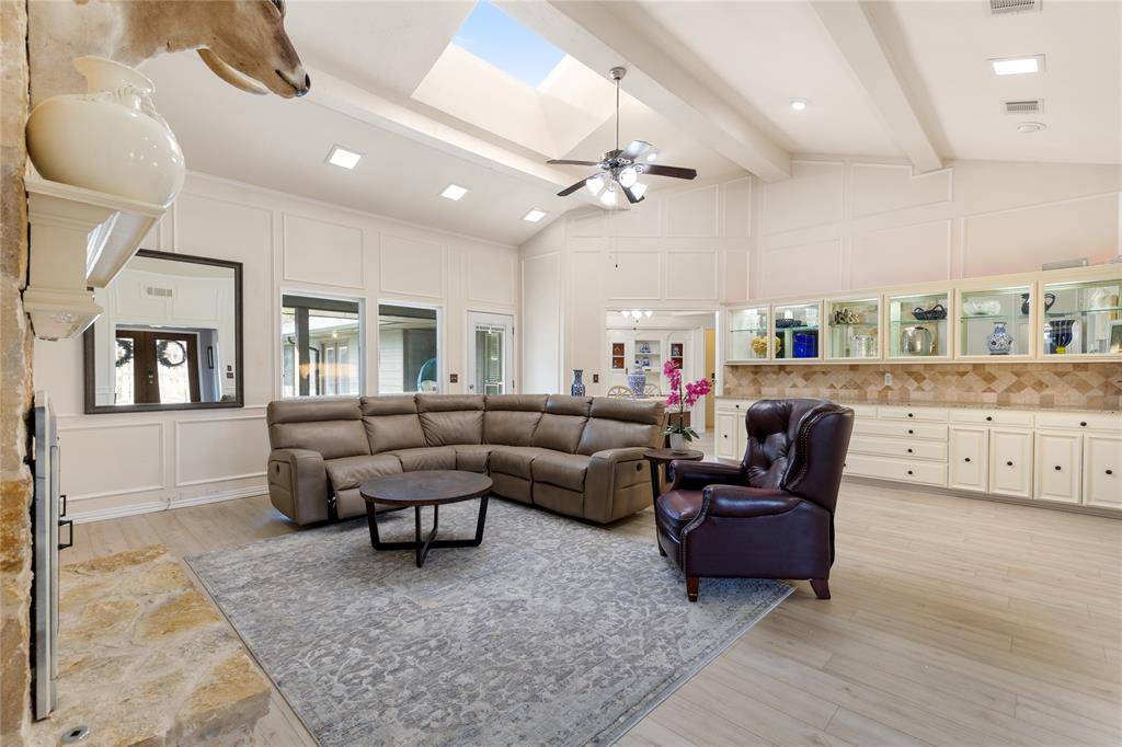 6818 Southpoint Drive, Dallas, TX 75248