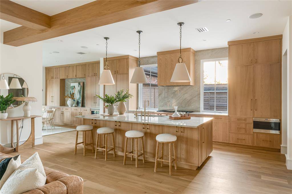 6016 Del Roy Drive, Dallas, TX 75230