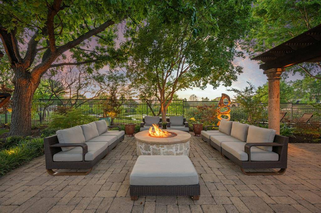 1008 Excalibur Boulevard, Lewisville, TX 75056