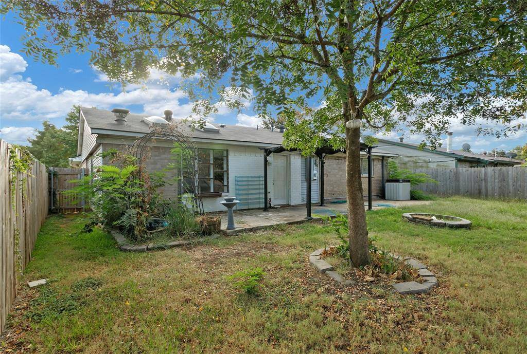 6104 Kelly Elliott Road, Arlington, TX 76001