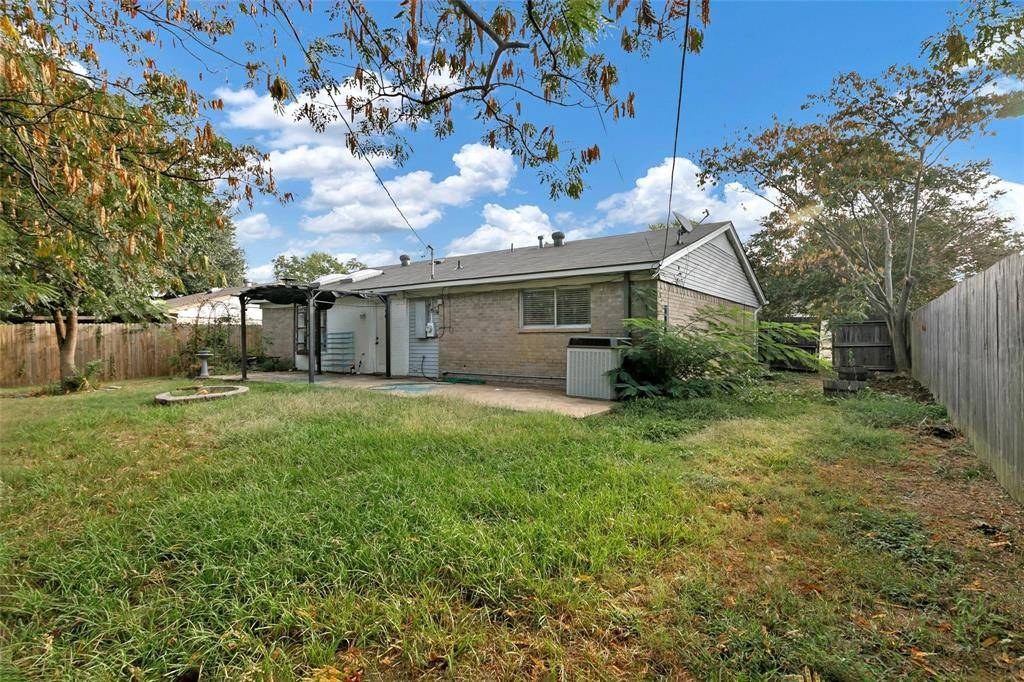 6104 Kelly Elliott Road, Arlington, TX 76001