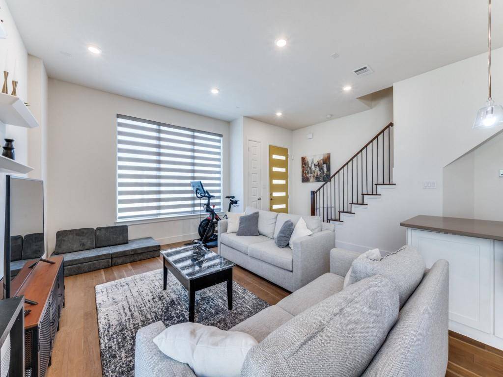 7832 Verona Place, Dallas, TX 75231