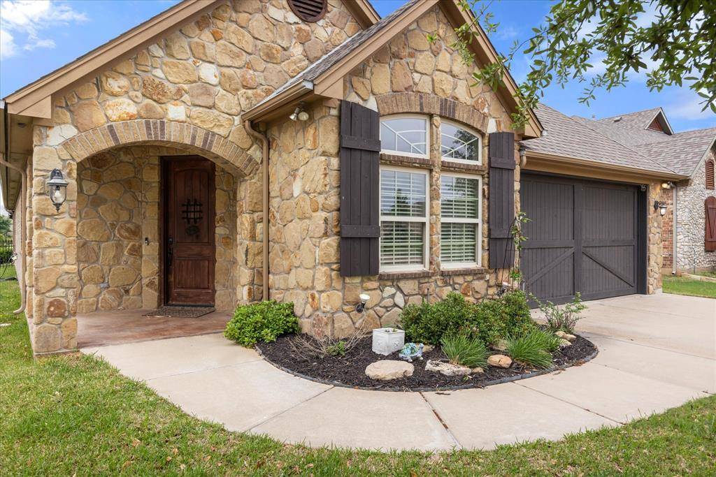 3305 Ferry Boat Lane, Granbury, TX 76049